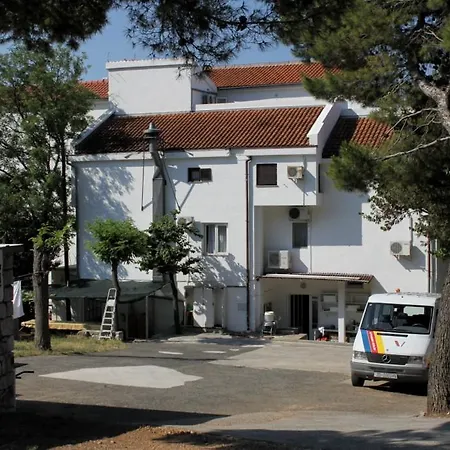 Triple Starigrad 3335f Gostinjska kuća