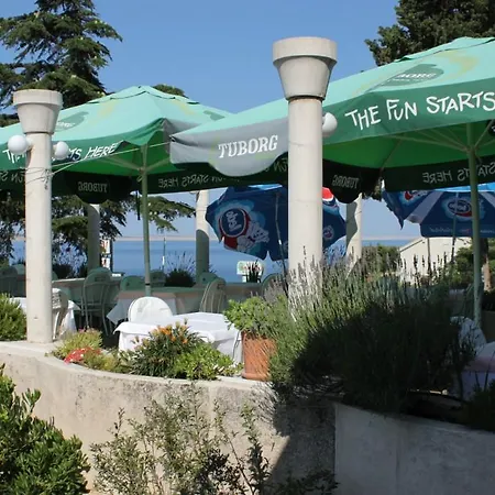 Πανσιόν Triple Starigrad 3335f 3*