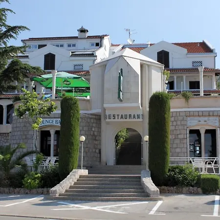 Triple Starigrad 3335f Πανσιόν 3*