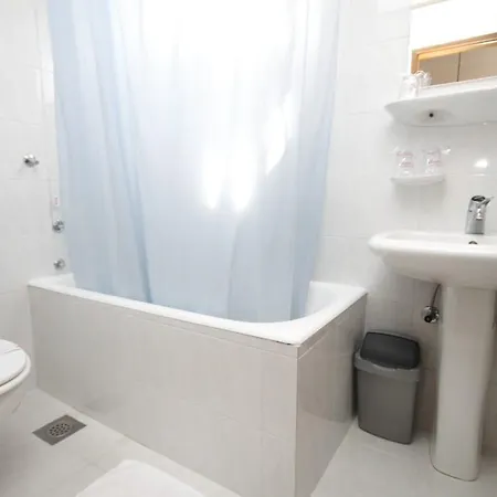 Πανσιόν Triple Starigrad 3335f